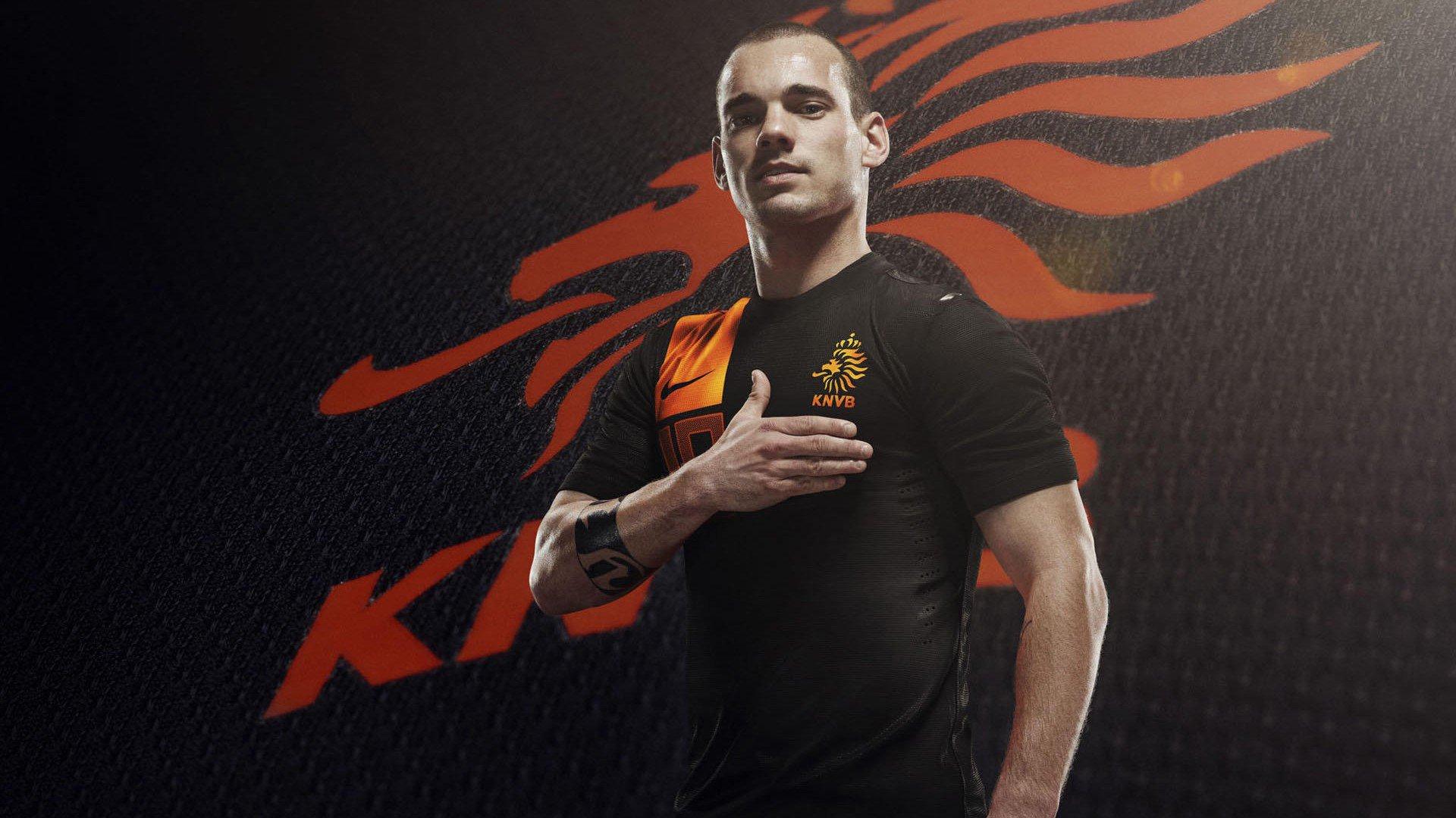 莱万谈放弃国家队征召,背负举国期望绝非易事,有时我也需要休息